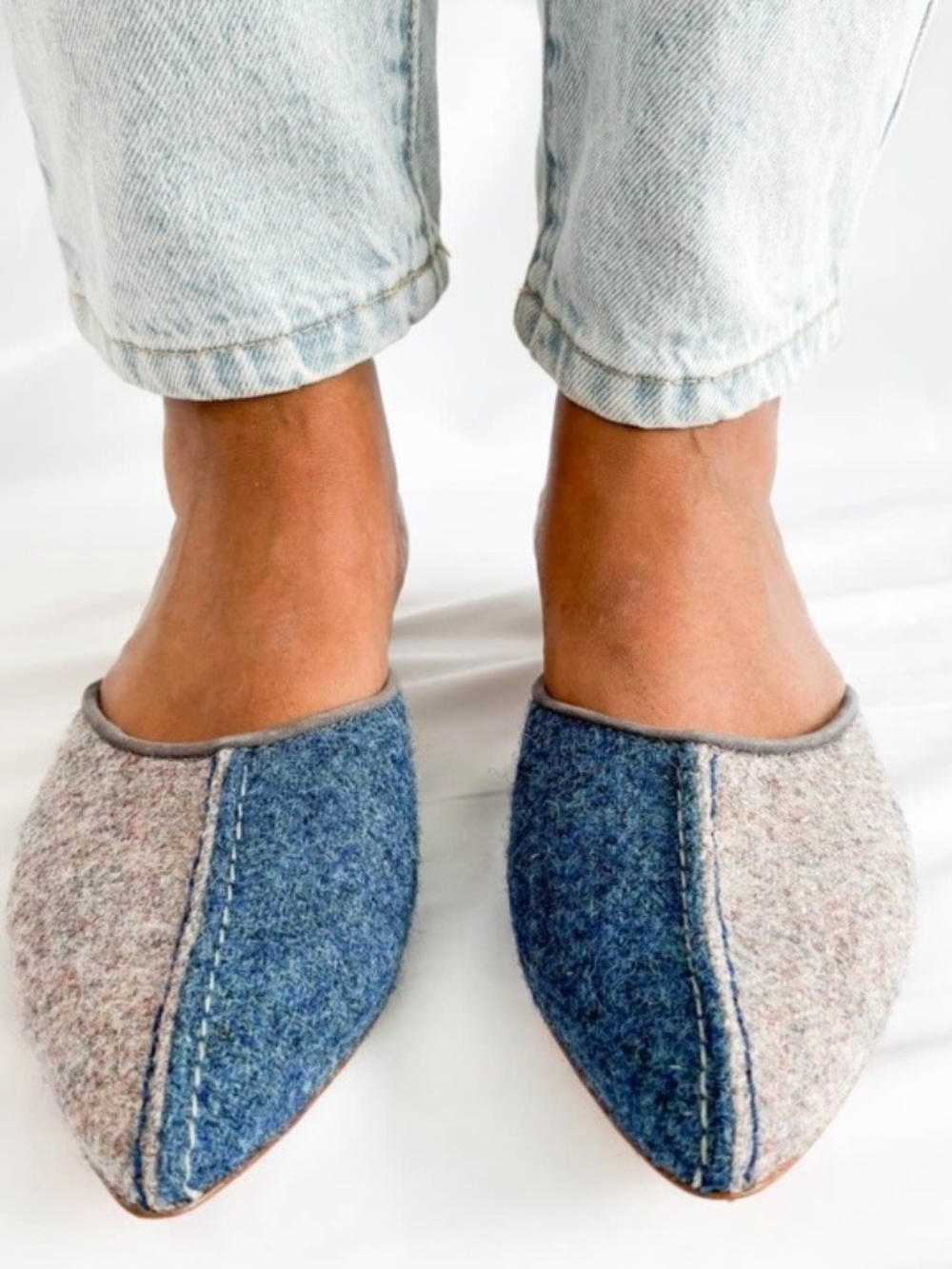 MANOLO BLAHNIK AJITA MULES KITTEN HEEL SIZE 40